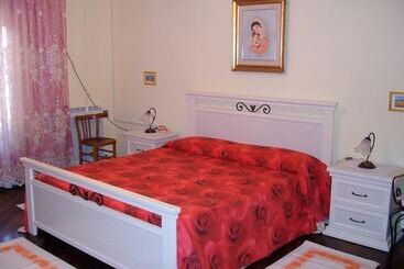 مبيت وإفطار Sa Domu Sarda Case Vacanze