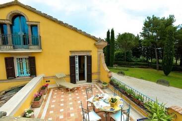مبيت وإفطار Villa Lupo