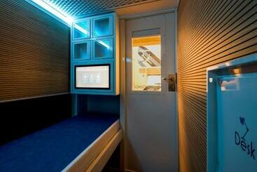 여관 Resting Pods   Zzzleepandgotrn Torino Airport