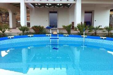 بنسيون Baglio La Giummara