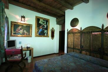 هتل Castello Di Pavone