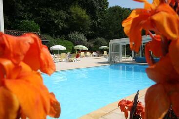 هتل Hôtel Restaurant Plaisance Piscine Couverte Et Chauffée  Proche Sarlat