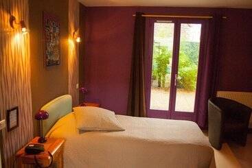 Отель Logis Auberge De La Fontaine