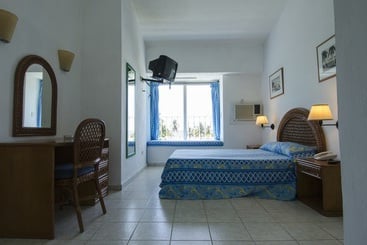 هتل Rancho Luna