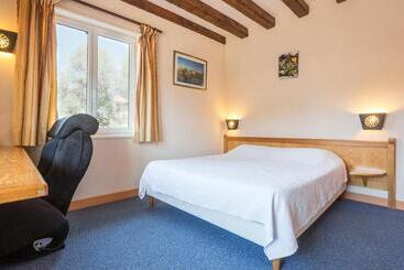 Logis Hotel Restaurant Auberge Les Rives De L Arzon