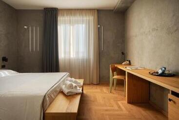 פונדק Re Versiliana