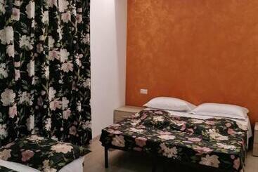 تختخواب و صبحانه Albano Station Rooms