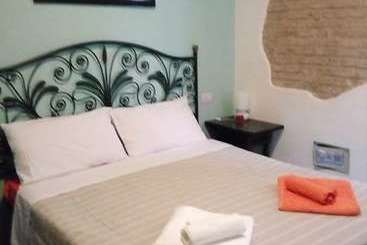 تختخواب و صبحانه Casa Ivanka