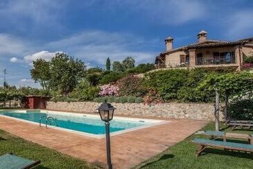 فندق ريفى Agriturismo Belvedere Delle Crete