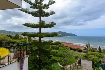 住宿加早餐  Vistamare Maison