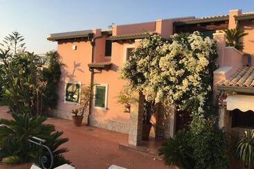 پانسیون Villa Sara