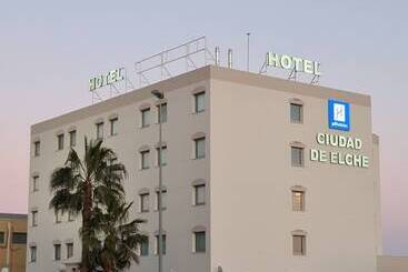 בית מלון כפרי YIT Ciudad de Elche