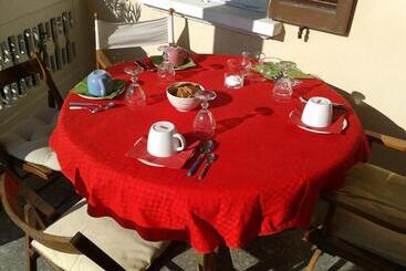 צימר Swanlake Rooms