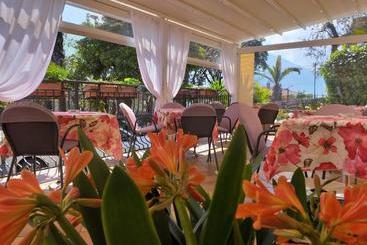 هتل Villa Grazia