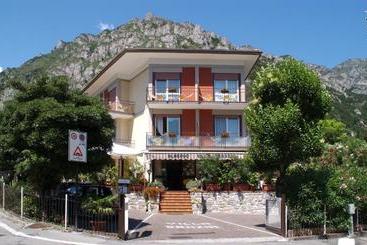 هتل Villa Grazia