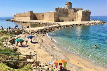 אתר נופש Villaggio Marinella Direttamente Sul Mare