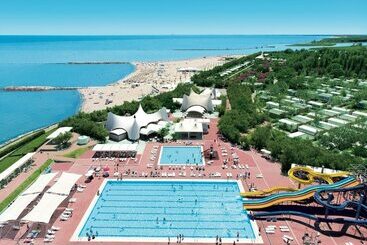 호텔 Isamar Holiday Village