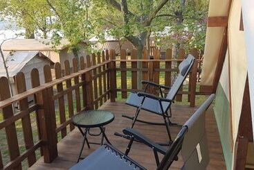 בית מלון כפרי Parco Del Lago Glamping & Lodges