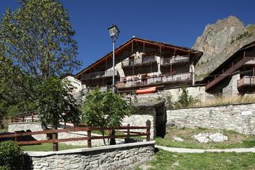 Отель Locanda Degli Elfi E Ristorante Mascha Parpaja