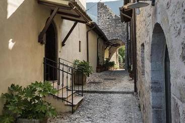 קוטג'' Relais Borgo Campello