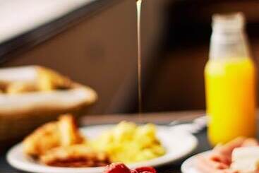 Отель Estelar Miraflores