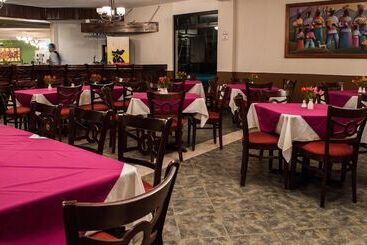 هتل La Riviera De Atitlan