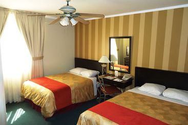 هتل Leon De Oro Inn & Suites