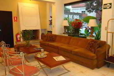 هتل Leon De Oro Inn & Suites