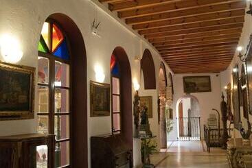 هتل Casa Museo De La Mezquita