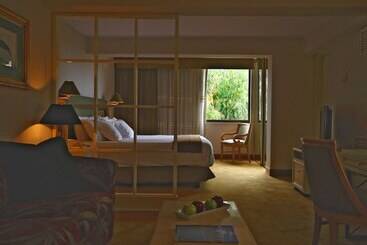 Отель Suites Del Bosque