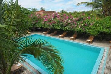 هتل Thazin Garden