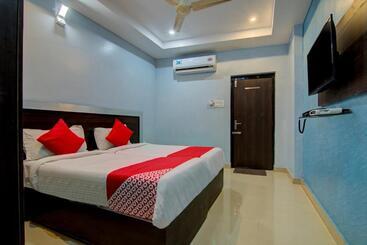 בית מלון כפרי Oyo 10811 Sri Sairam Residency