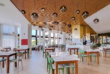 Auramar Beach Resort