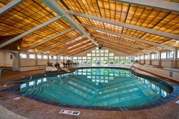 هتل Courtyard Cape Cod Hyannis