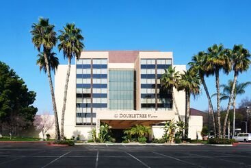 호텔 Doubletree By Hilton Fresno Convention Center