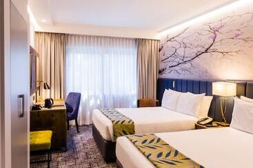 هتل Garden Court Hatfield