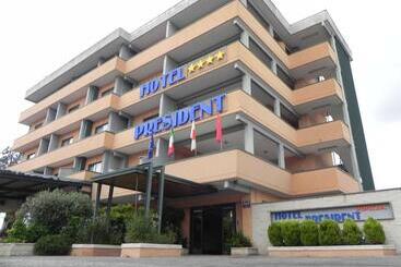 בית מלון כפרי President Pomezia