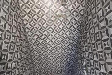 Пансион Monkey Safari Hostel