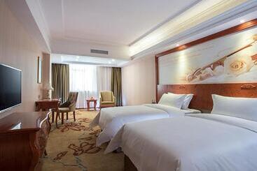 Vienna Hotel Longchuan