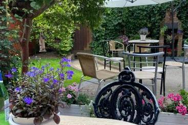 تختخواب و صبحانه Winston Hill Guest House