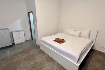 Отель Sleep Inn   Lonely Beach