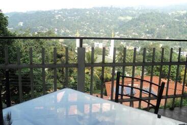 Hotel Tamarind Tree Inn