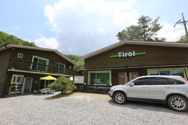 בית מלון כפרי Tirol Pension