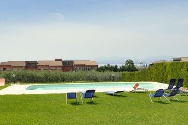 Charming Cottage In Renovated Farmhouse Near Lake Garda