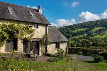 Cosy Cottage With Authentic Fireplace In The Breathtaking Duffryn Valley