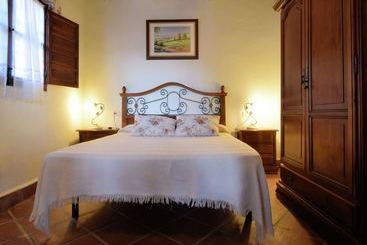 Cozy Cottage In El Borge With Private Pool