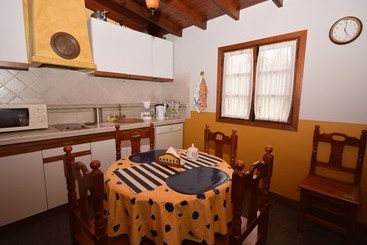 Cozy Cottage In Orotava With Swimming Pool