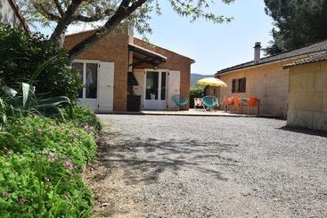 별장 Gite On A Quiet Property, Through A Wine Garden Surrounding