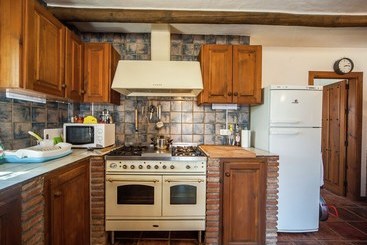 Spacious Cottage With Private Pool And Beautiful Views Of Mountains And Sea