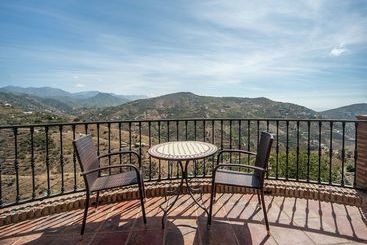 Spacious Cottage With Private Pool And Beautiful Views Of Mountains And Sea